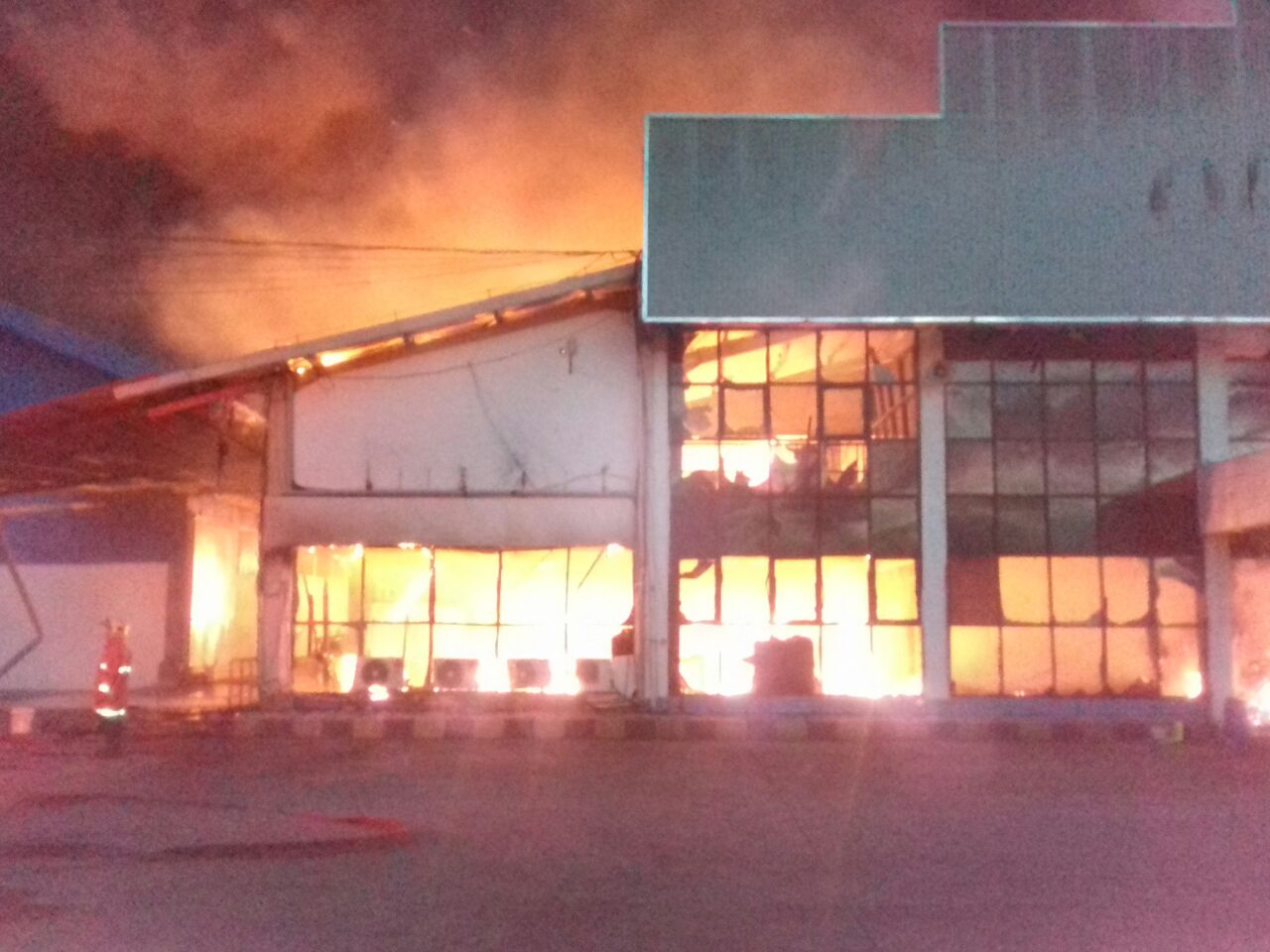 Kebakaran Pabrik Mie Instan di Tangerang