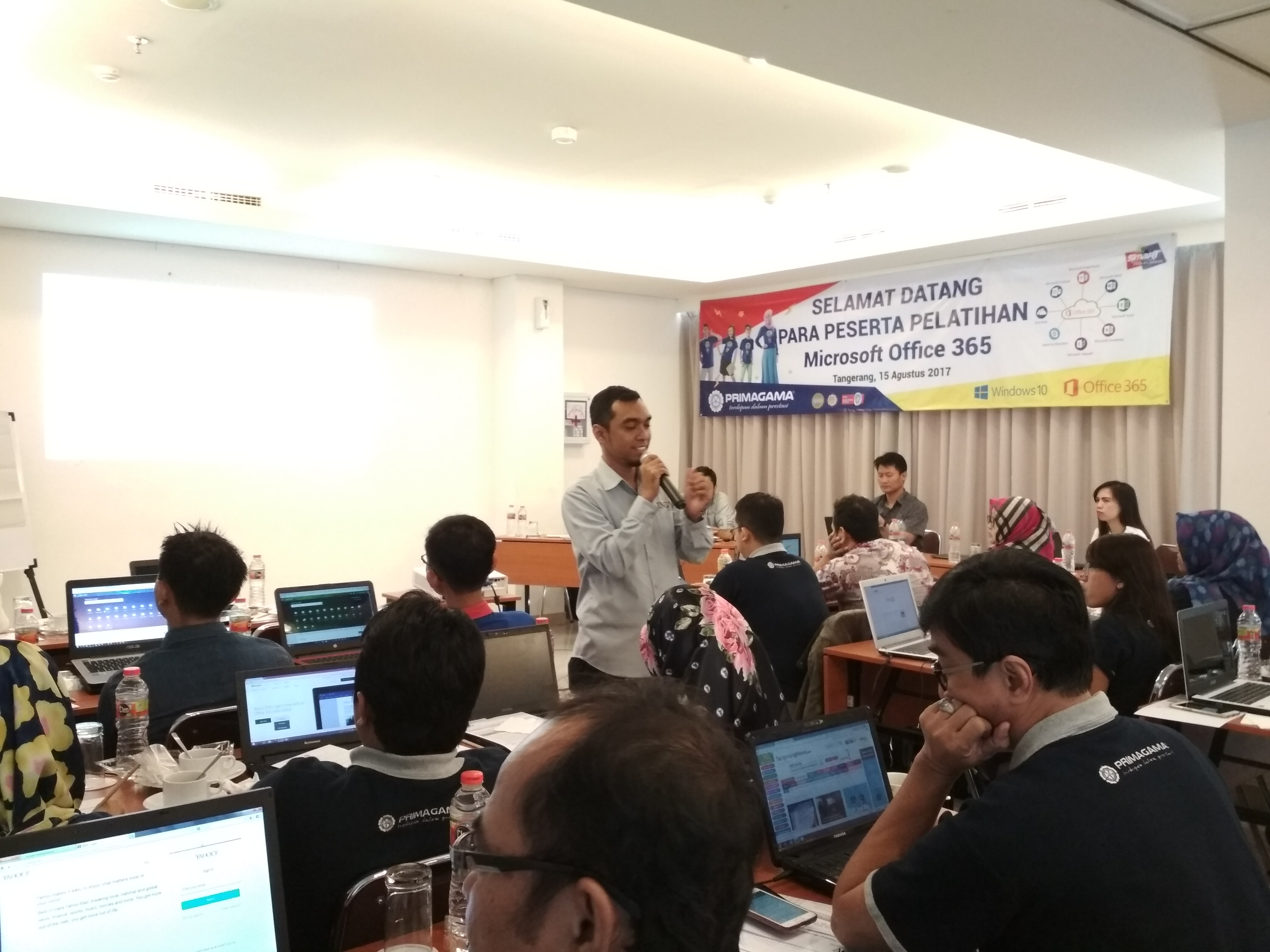 "Nantinya setiap saat siswa dapat belajar online dan konsultasi pelajaran bersama dengan Instruktur Primagama real time ” jelas Direktur Primagama Anthonius