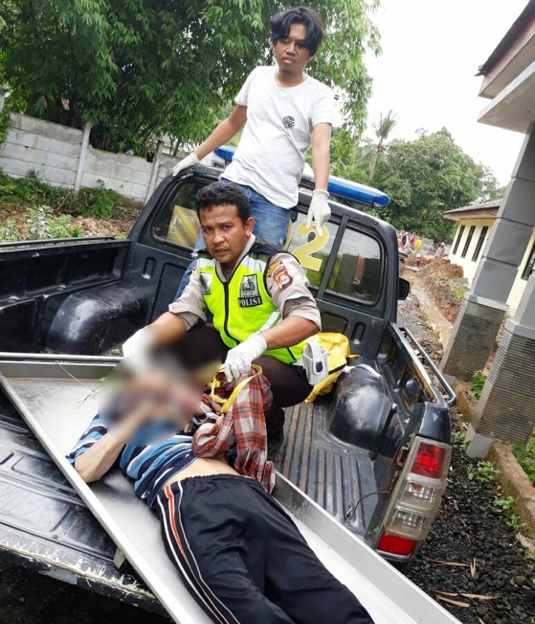 Jasad saat dievakuasi polisi