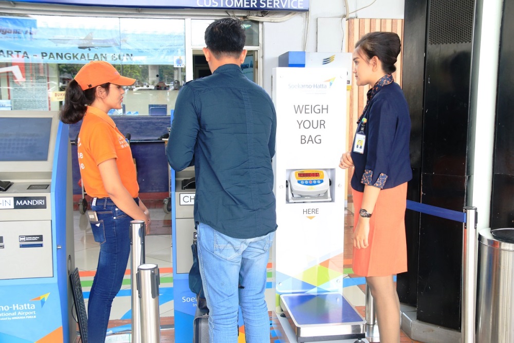 Layanan self check-in kiosk di Bandara Internasional Soekarno-Hatta.