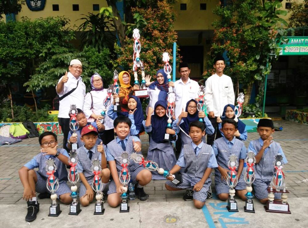 SDN Sukasari 4 Tangerang meraih Juara dalam Lomba Siswa Sekolah Nasional ( FLS2N ) tahun 2018.