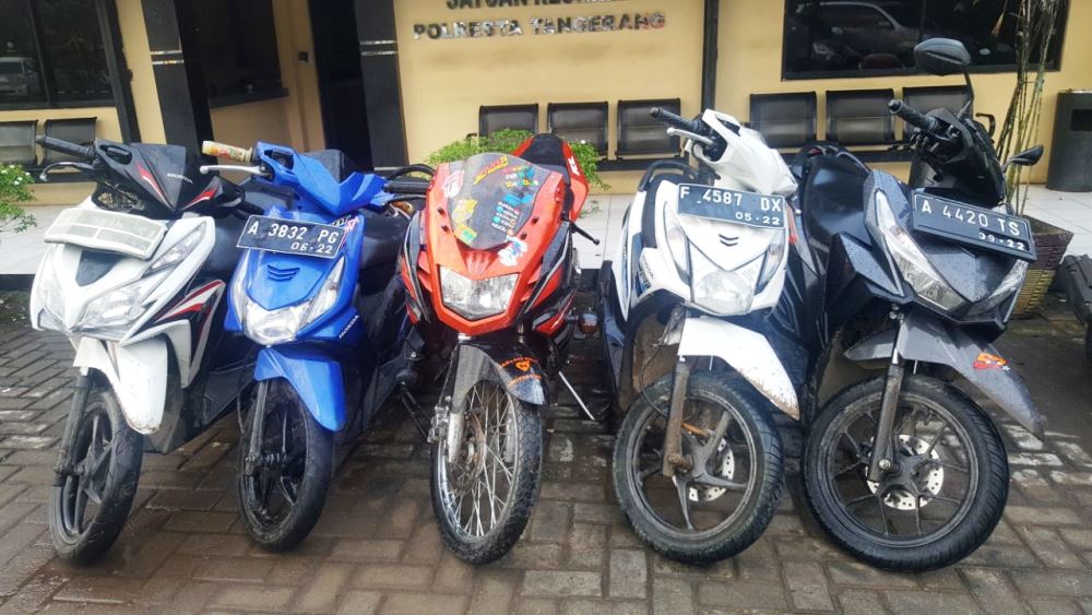 Barang bukti lima sepeda motor.