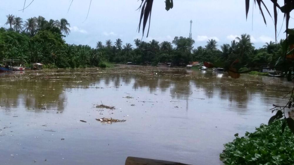 Hilir Sungai Cisadane Dibanjiri Sampah