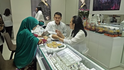 Butik perhiasan Goldmart di Supermal Karawaci Tangerang, Jumat (2/11/2018).