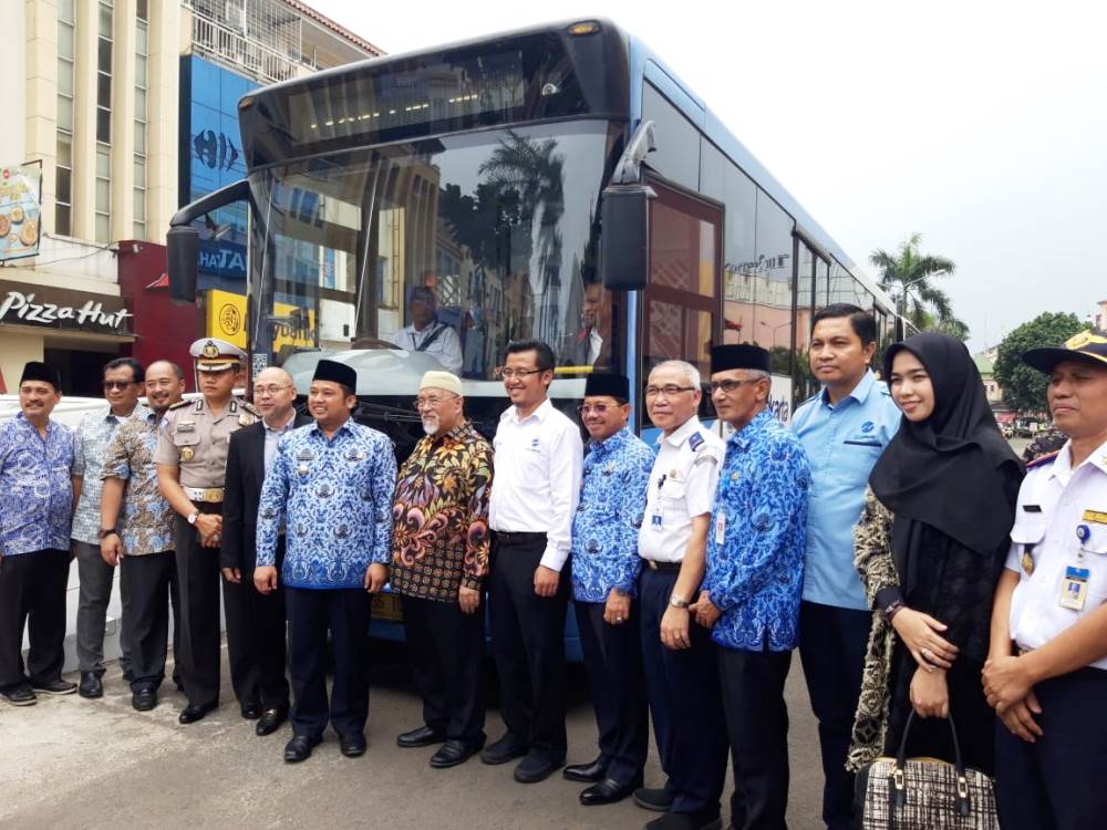Peresmian bus Transjakarta Koridor 13 dari Blok M sampai Puri Beta Ciledug, Kota Tangerang.