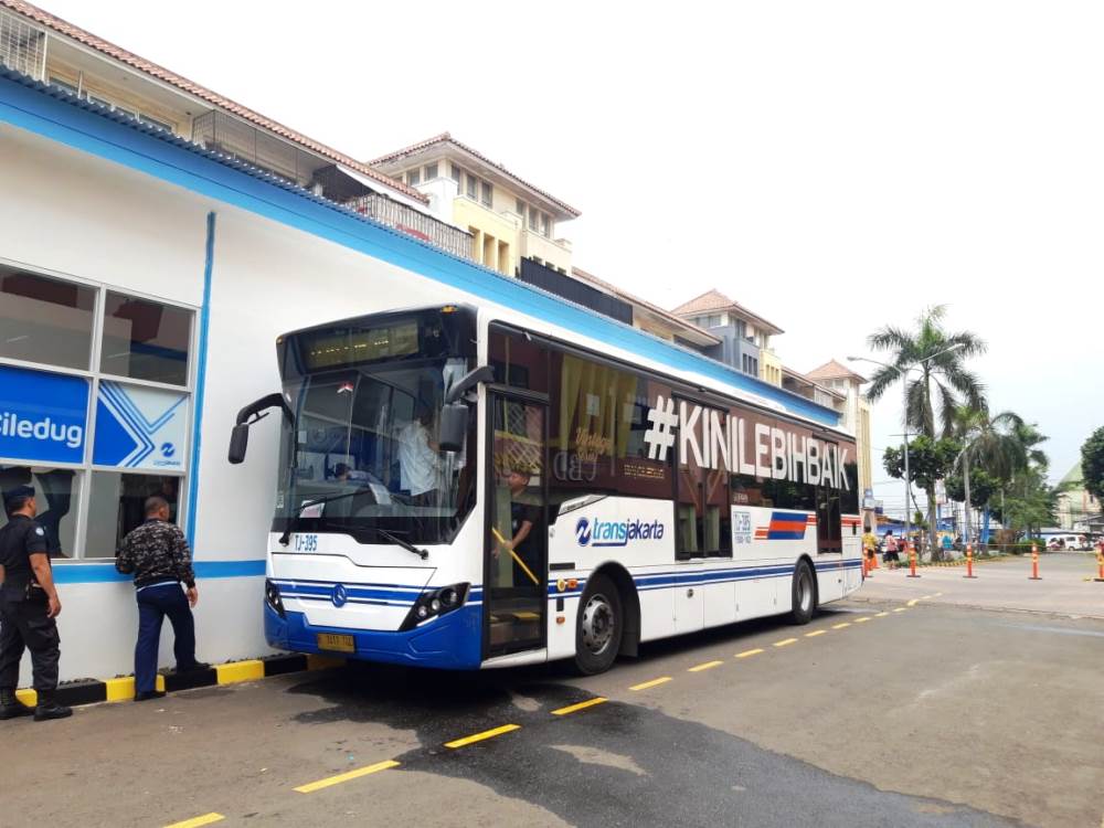 bus Transjakarta Koridor 13