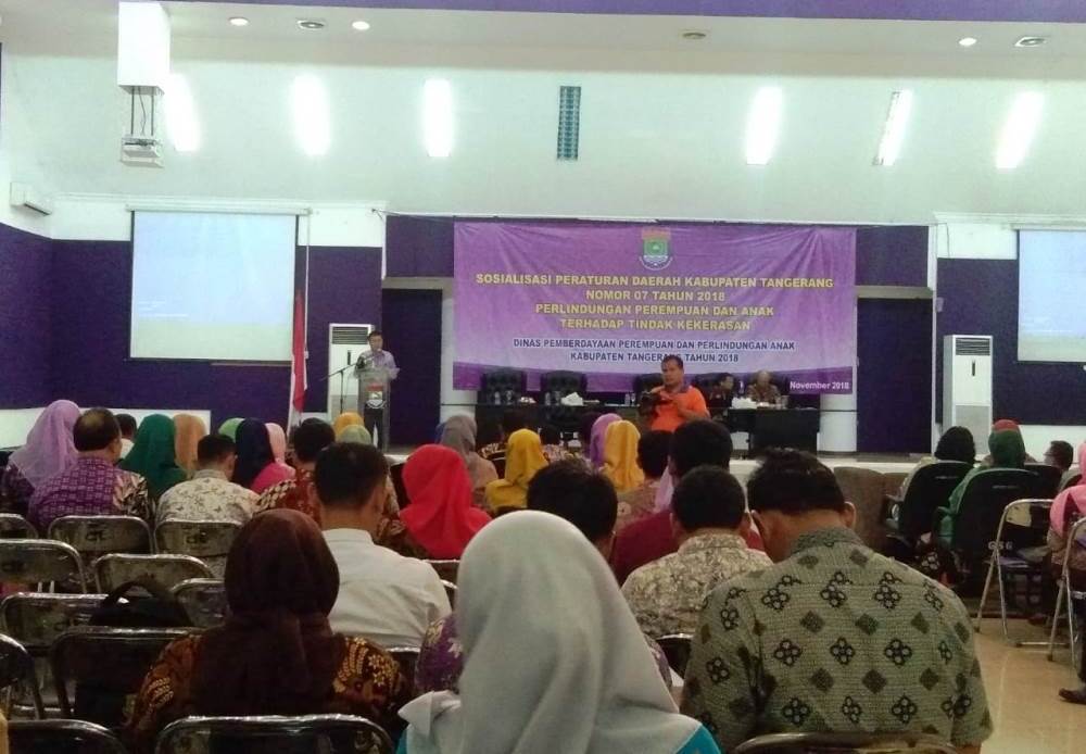 sosialisasi Perda Perlindungan Perempuan & Anak di Gedung Serba Guna Kabupaten Tangerang, Puspemkab Tangerang, Kamis ( 15/11/2018).