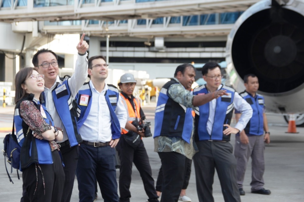 Tim pengembangan Bandara Changi dari Singapura.