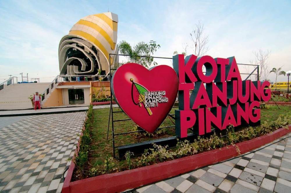 Bandara Raja Haji Fisabilillah (RHF) di Tanjung Pinang, Provinsi Kepulauan Riau.