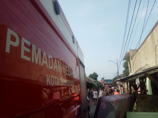 Armada pemadam kebakaran Kota tangerang di Kampung Sukabakti II, Kecamatan Tangerang, Kota Tangerang, Rabu (9/1/2019).