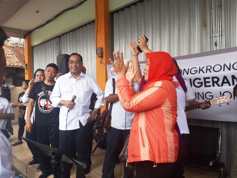 Menteri Perhubungan (Menhub) Budi Karya Sumadi saat bekunjung di kawasan Ciledug, Kota Tangerang.