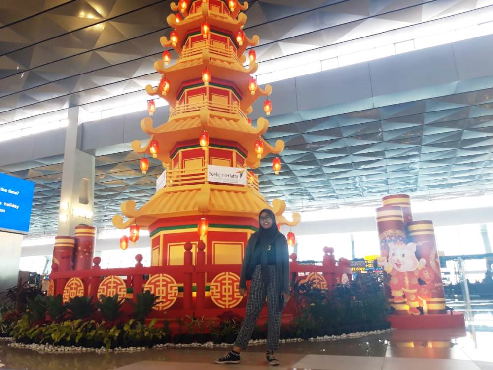 Pertunjukan barongsai di Terminal 3 Gate 1 Bandara Internasional Soekarno-Hatta (Soetta).