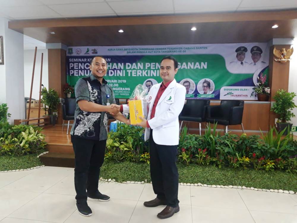 Seminar kesehatan di aula RSUD Kota Tangerang.