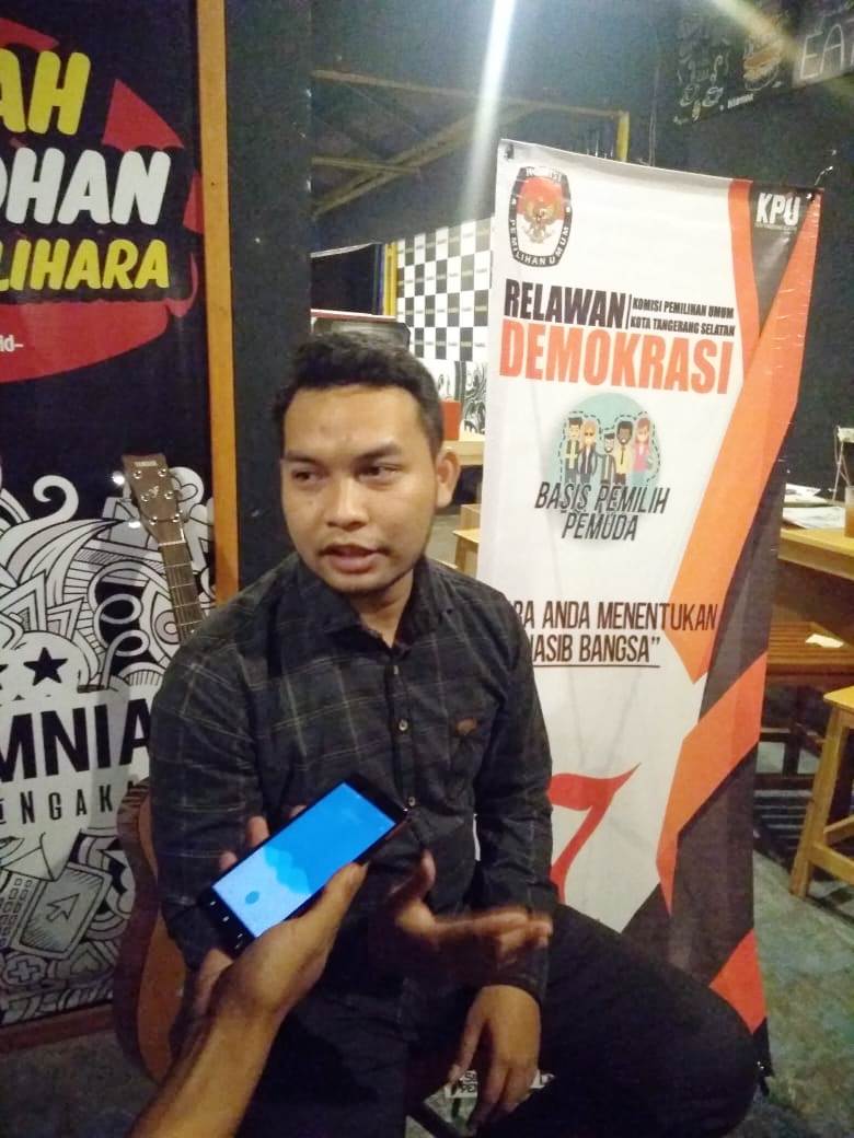 Kegiatan sosialisasi Pemilu 2019 kepada para pemuda yang tergabung dalam Komunitas Mahasiswa Sumatra Utara (KMSU) Jabodetabek, di Insomniak Cafe, Jalan Tarumanegara, Ciputat Timur, Tangsel, Sabtu (16/2/2019).