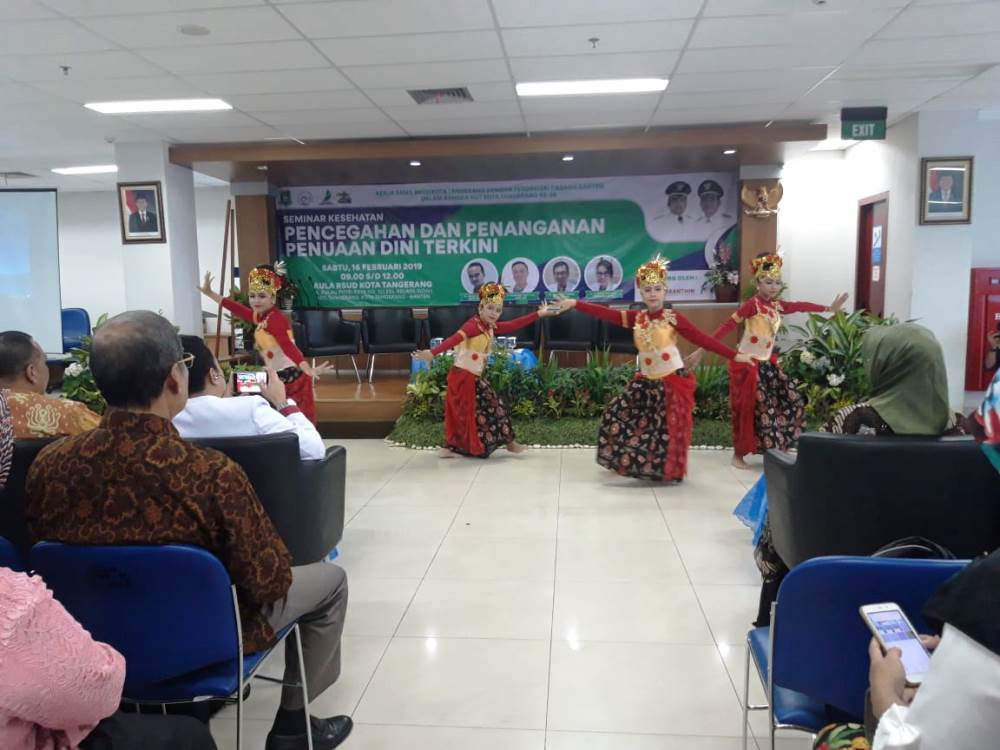 Seminar kesehatan di aula RSUD Kota Tangerang.