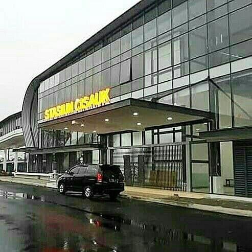 Gedung baru Stasiun Cisauk.