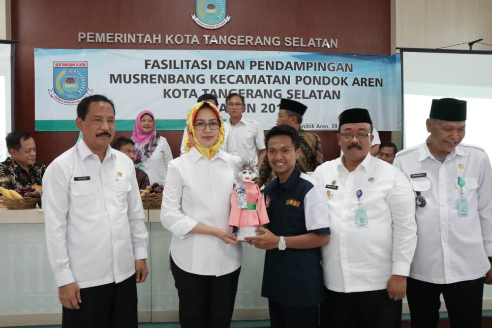 Wali Kota Tangerang Selatan Airin Rachmi Diany menghadiri musrenbang Kecamatan Pondok Aren di Aula Kantor Kelurahan Pondok Kacang Timur, Rabu (20/2/2019).
