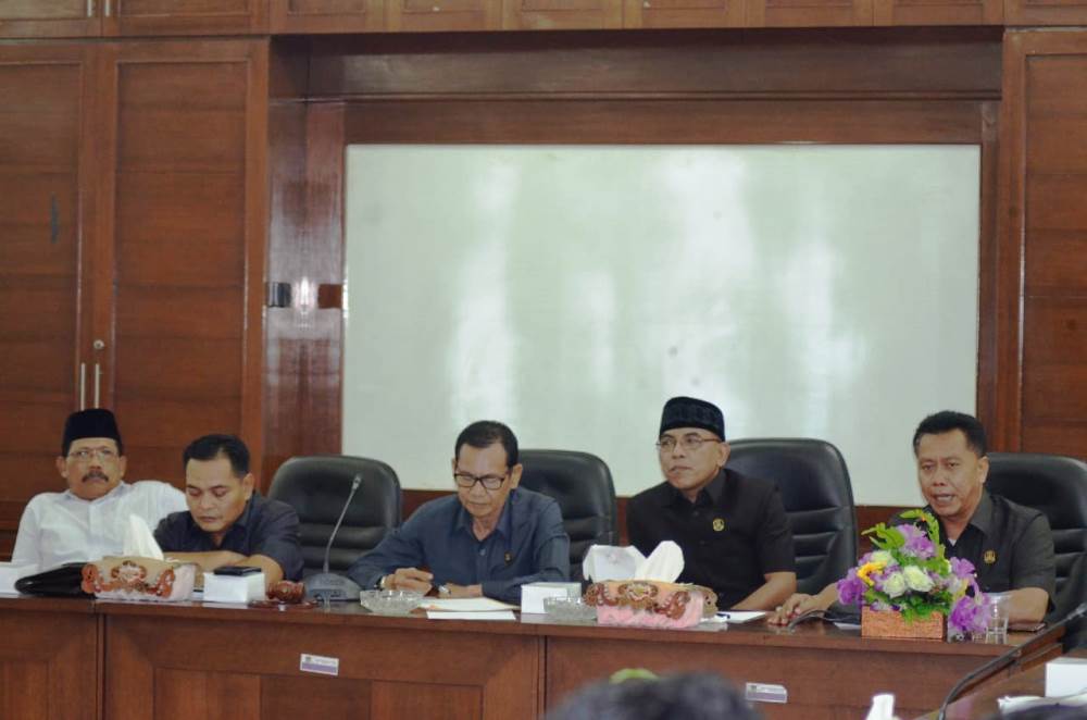 Audiensi mahasiswa dengan para pimpinan dewan di gedung DPRD Kabupaten Tangerang, Rabu (20/2/2019)