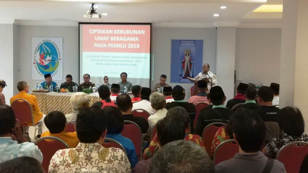 KPU Kota Tangerang Selatan menggelar deklarasi atas pelarangan rumah ibadah yang dijadikan tempat berkampanye politik, penyebaran isu hoax, SARA dan radikalisme, Kamis (21/2/2019).