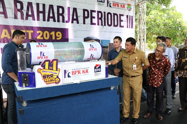 Bank Perkreditan Rakyat Kerta Raharja (BPR KR) menggelar Gebyar Pesta Raharja periode ketiga di area Puspemkab Tangerang, Tigaraksa, Senin (4/3/2019).