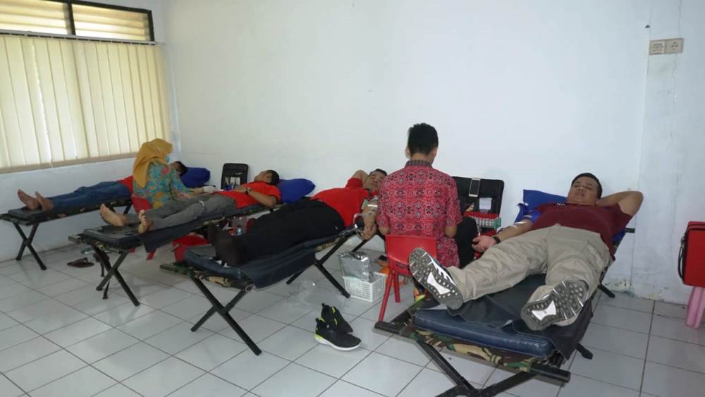 Lapas Kelas 1 Tangerang menggelar kegiatan donor darah dalam rangka memeriahkan hari Bhakti Pemasyarakatan ke-55 tahun.