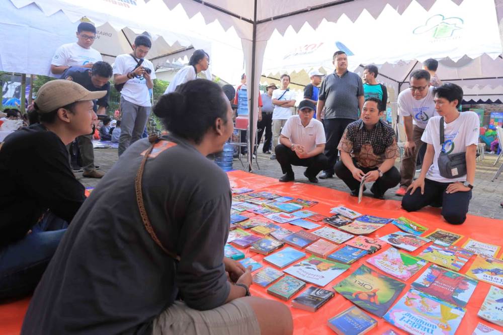 Wali Kota Tangerang Arief R Wismansyah saat melaunching kampung kreatif di Kampung Urang Baraya RW 1, Karawaci, Kota Tangerang, Minggu (17/3/2019).