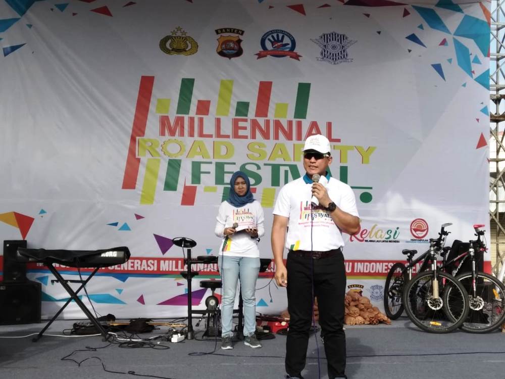 Kapolresta Tangerang Kombes Pol Sabilul Alif saat memberikan sambutannya dalam kegiatan Milenial Safety Road Festival, di Mardigrass, Citra Raya, Kabupaten Tangerang Minggu (17/3/2019).