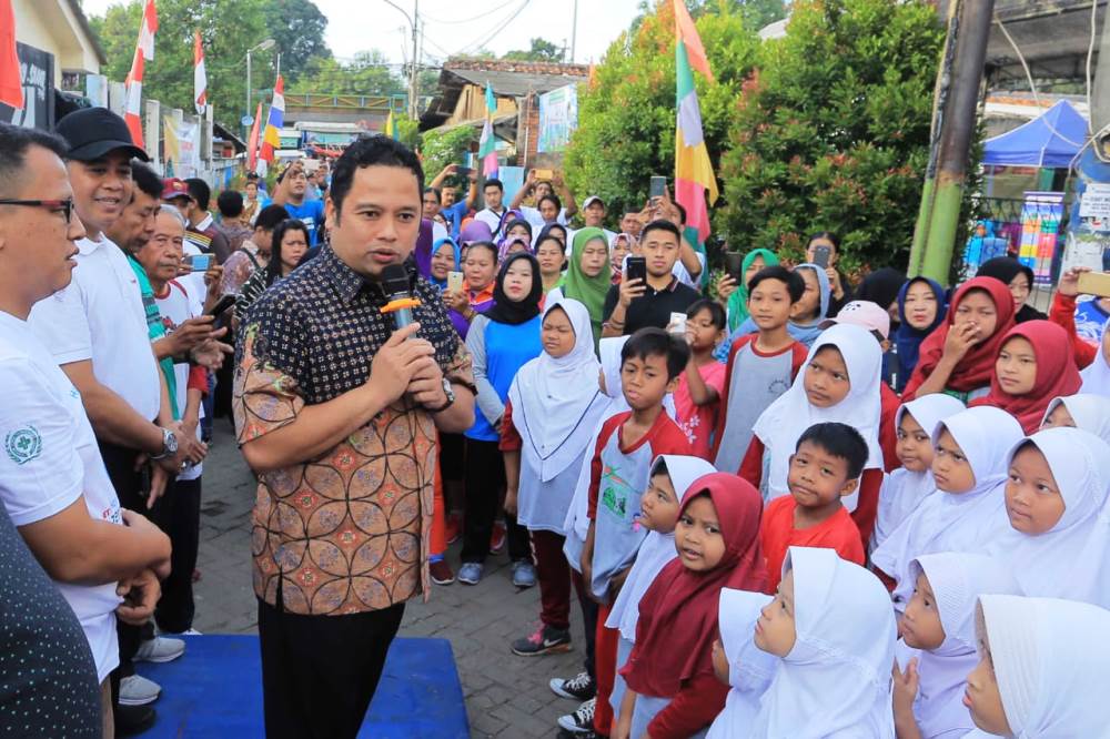 Wali Kota Tangerang Arief R Wismansyah saat melaunching kampung kreatif di Kampung Urang Baraya RW 1, Karawaci, Kota Tangerang, Minggu (17/3/2019).