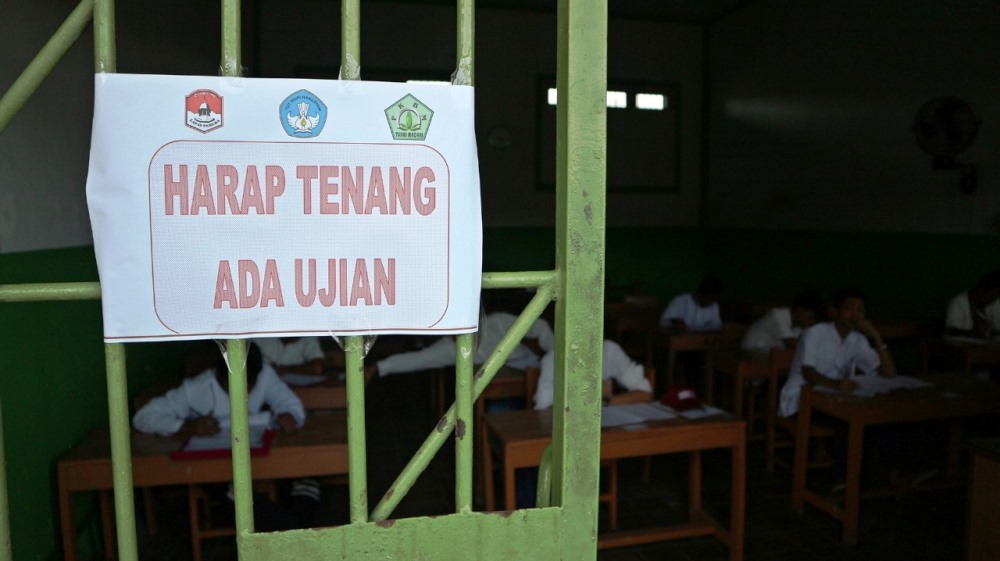 Suasana para napi Pemuda Kelas IIA Tangerang yang mengikuti Ujian Sekolah Berstandar Nasional (USBN) Paket C di Lapas Pemuda Tangerang.