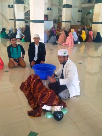 DPMP3AKB Tangsel menggelar Kegiatan keagaaman pelatihan memandikan dan mengkafani jenazah.