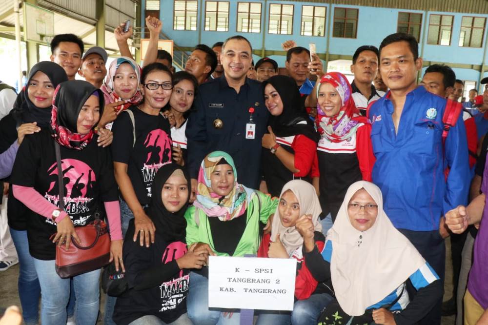 Bupati Tangerang Ahmed Zaki Iskandar beserta rombongannya saat membuka peringatan Hari Buruh Sedunia (May Day) bersama ratusan buruh di BLK Salesian Don Bosco, Tigaraksa, Selasa (4/2/2019).