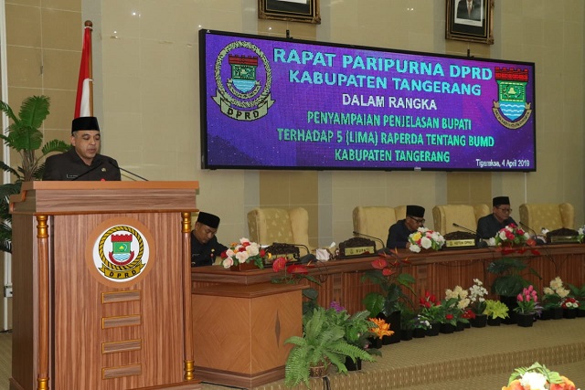 Bupati Tangerang saat menyampaikan pandangannya dalam Rapat Paripurna di Gedung DPRD setempat, Kamis (4/4/2019).