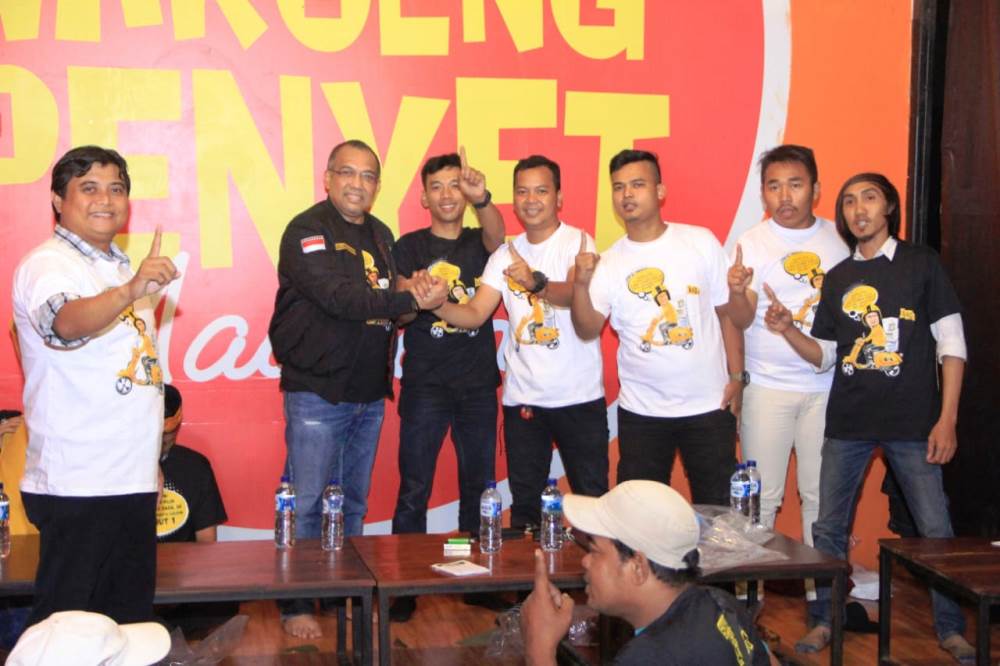 Kegiatan Kongkow Bareng Bang Andi bersama Komunitas Satu Jiwa Indonesia di Waroeng Penyet, Pamulang, Kota Tangerang Selatan, Minggu malam (7/4/2019).