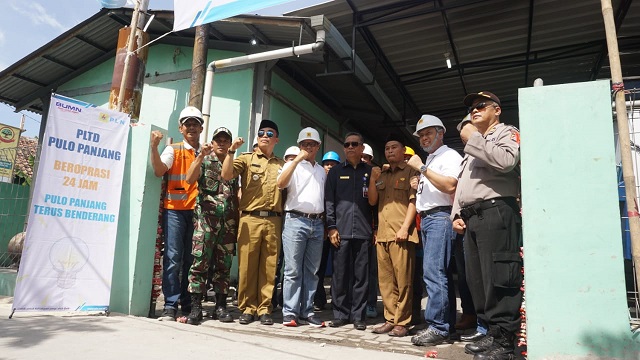 Kegiatan launching penyalaan listrik 24 jam di warga Desa Pulo Panjang, Selasa (9/4/2019).