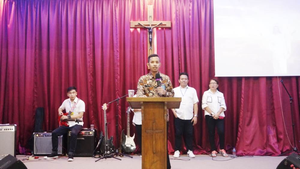 Warga Binaan Pemasyarakatan (WBP) menggelar perayaan ibadah paskah di Gereja Maranatha Lapas Pemuda Tangerang.