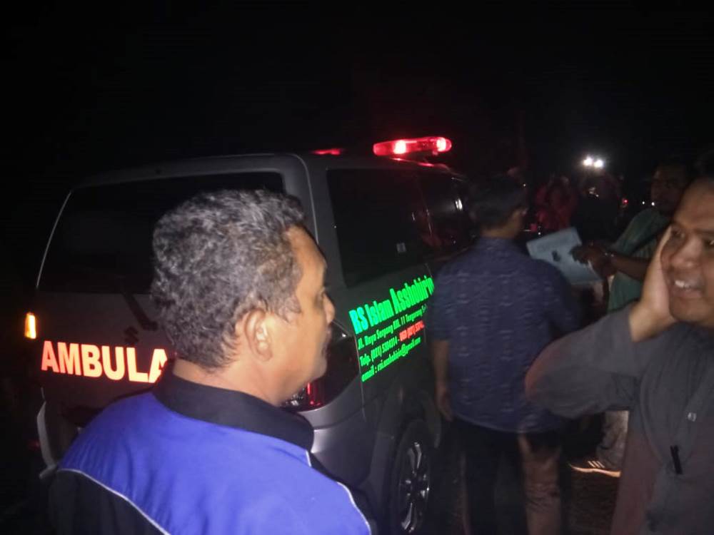 Polisi mendatangi tempat kejadian perkara penemuan potongan mayat mutilasi di Jalan SKKI, Pagedangan, Kabupaten Tangerang, Minggu (21/4/2019) malam.