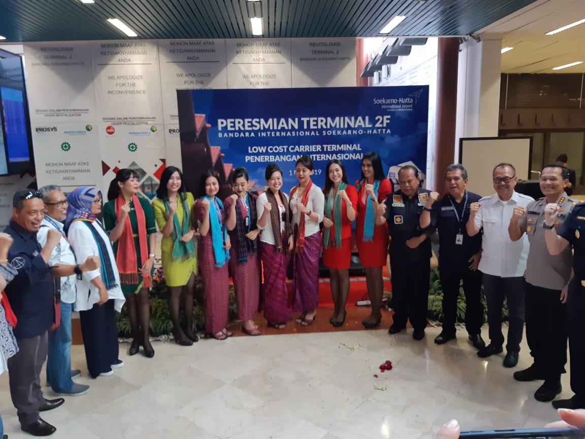 Executive General Manager Bandara Soekarno-Hatta, M Suriawan Wakan mengecek beberapa fasilitas low-cost carrier terminal (LCCT) di Terminal 2F Bandara Soekarno-Hatta, Rabu (1/5/2019).