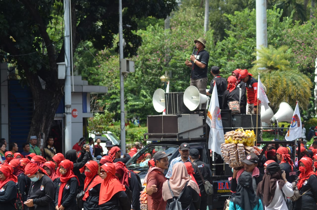 Kegiatan memperingati Hari Buruh Internasional (May Day) di Lapangan Ahmad Yani, Alun-alun, Kota Tangerang, Rabu (1/5/2019).