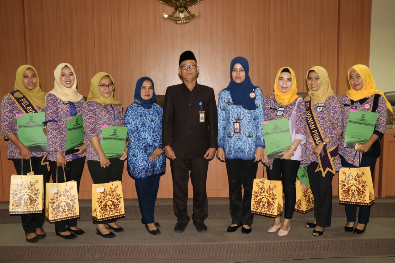 Dinas Kependudukan dan Pencatatan Sipil (Disdukcapil) Kabupaten Tangerang melalui Bidang Pelayanan memberikan Penghargaan Top 9 Pelayanan Terbaik bagi Pelayanan Publik (Non PNS) triwulan I tahun 2019.