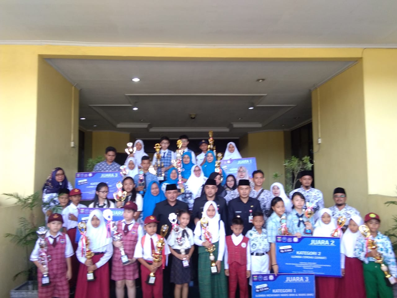 Kegiatan peringatan Hari Pendidikan Nasional di Lapangan Maulana Yudha Negara, Puspemkab Tangerang di Tigaraksa, Kamis (2/5/2019).