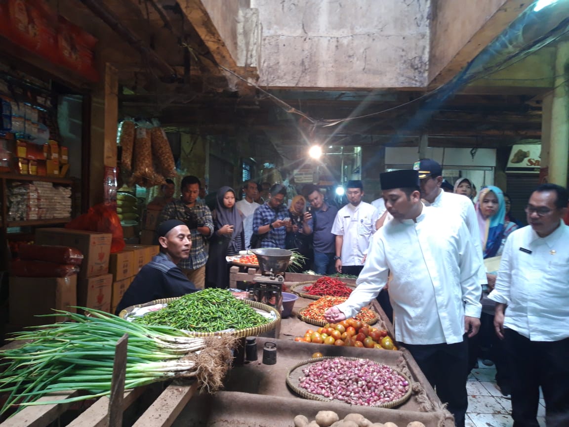 Wali Kota Tangerang Arief R Wismansyah bersama jajarannya melakukan inspeksi mendadak (sidak) ke Pasar Anyar, Kota Tangerang, Jumat (3/5/2019).
