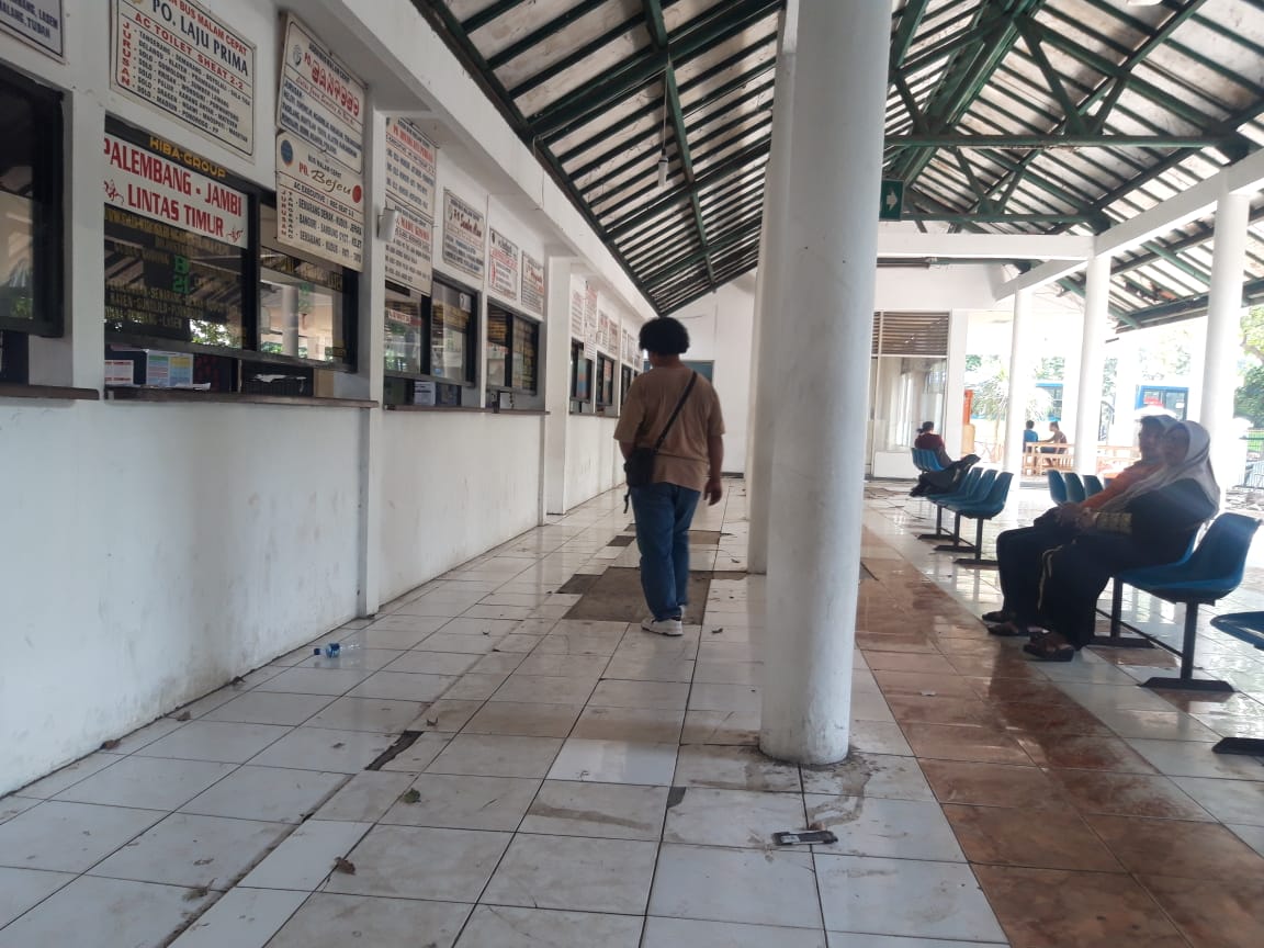 Tampak kondisi terminal Poris Plawad di Jalan Benteng Betawi, Kota Tangerang.