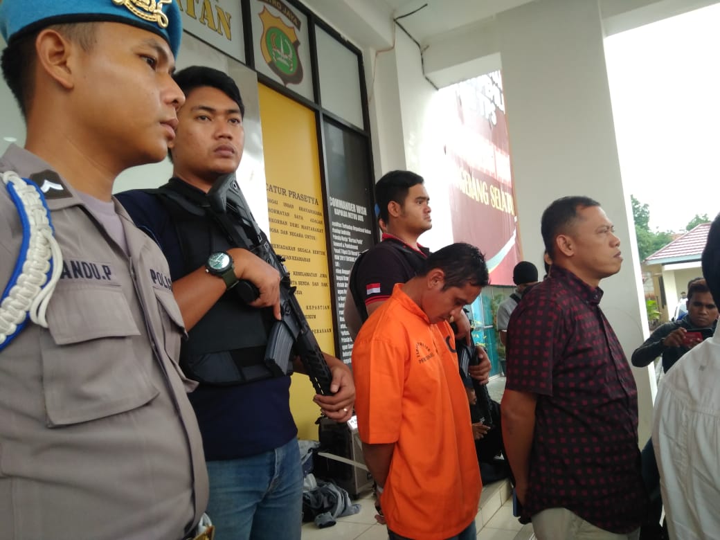 Polisi berhasil menangkap Tersangka Agus Susanto,36, pelaku pembunuhan wanita tanpa busana di Apartemen Habitat, Kelurahan Bencongan Indah, Kecamatan Kelapa Dua.