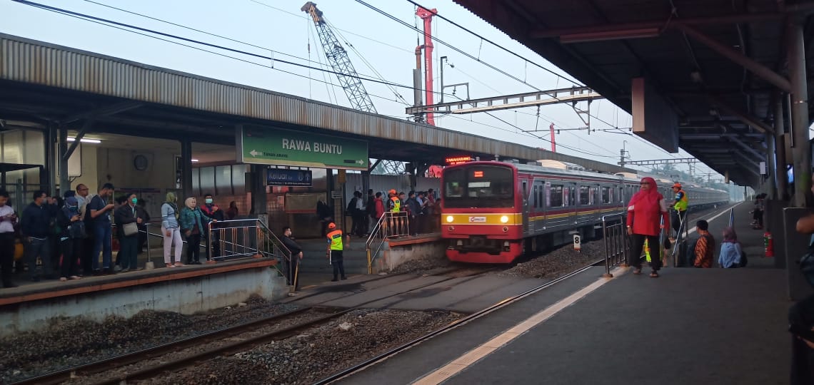 Suasana di Stasiun Rawabuntu, Serpong.