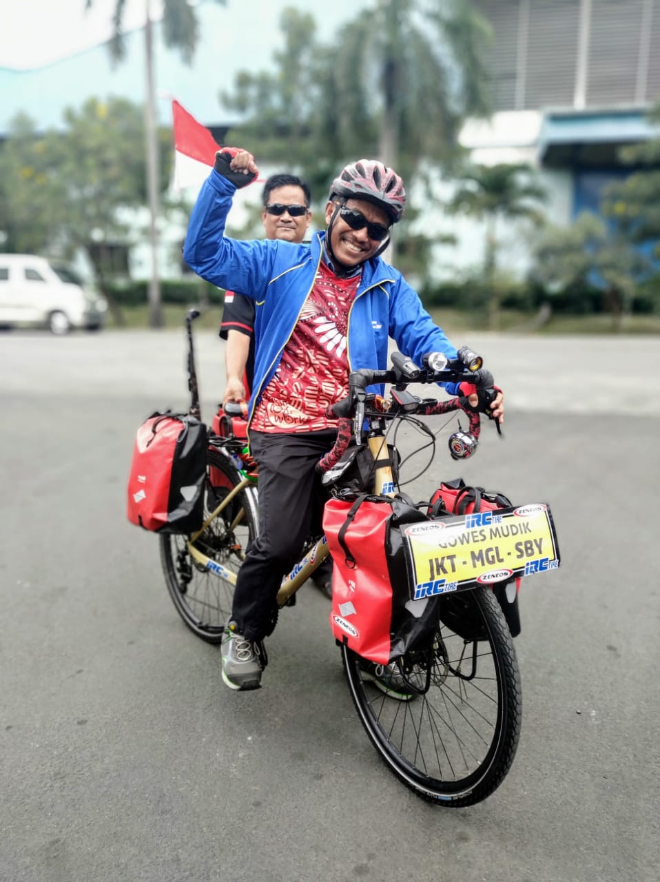 Pelepasan karyawan Gajah Tunggal yang mudik menggunakan sepeda di halaman PT Gajah Tunggal Tbk, Rabu (29/5/2019).