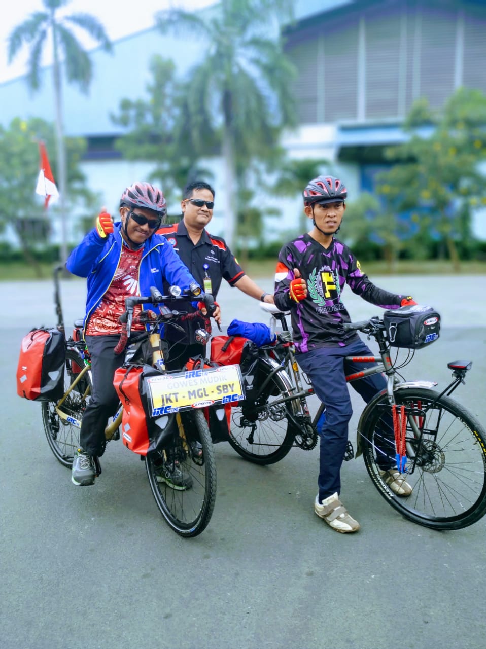 Pelepasan karyawan Gajah Tunggal yang mudik menggunakan sepeda di halaman PT Gajah Tunggal Tbk, Rabu (29/5/2019).