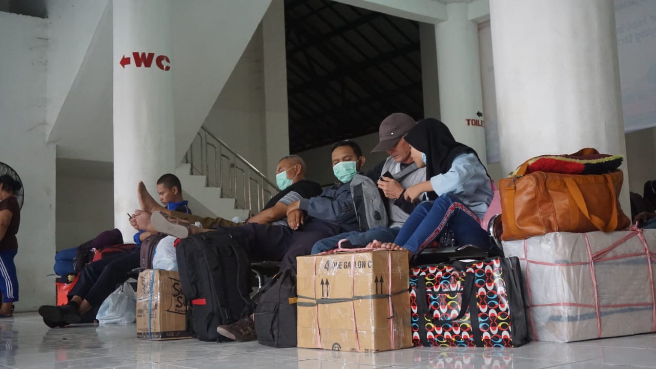 Tampak pemudik mulai memadati di Terminal Poris Plawad, Kota Tangerang.