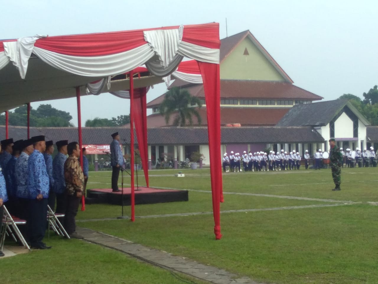 Upacara peringatan Hari Lahir Pancasila di lapangan Maulana Yudha Negara, Puspemkab Tangerang di Tigaraksa, Sabtu (01/6/2019).