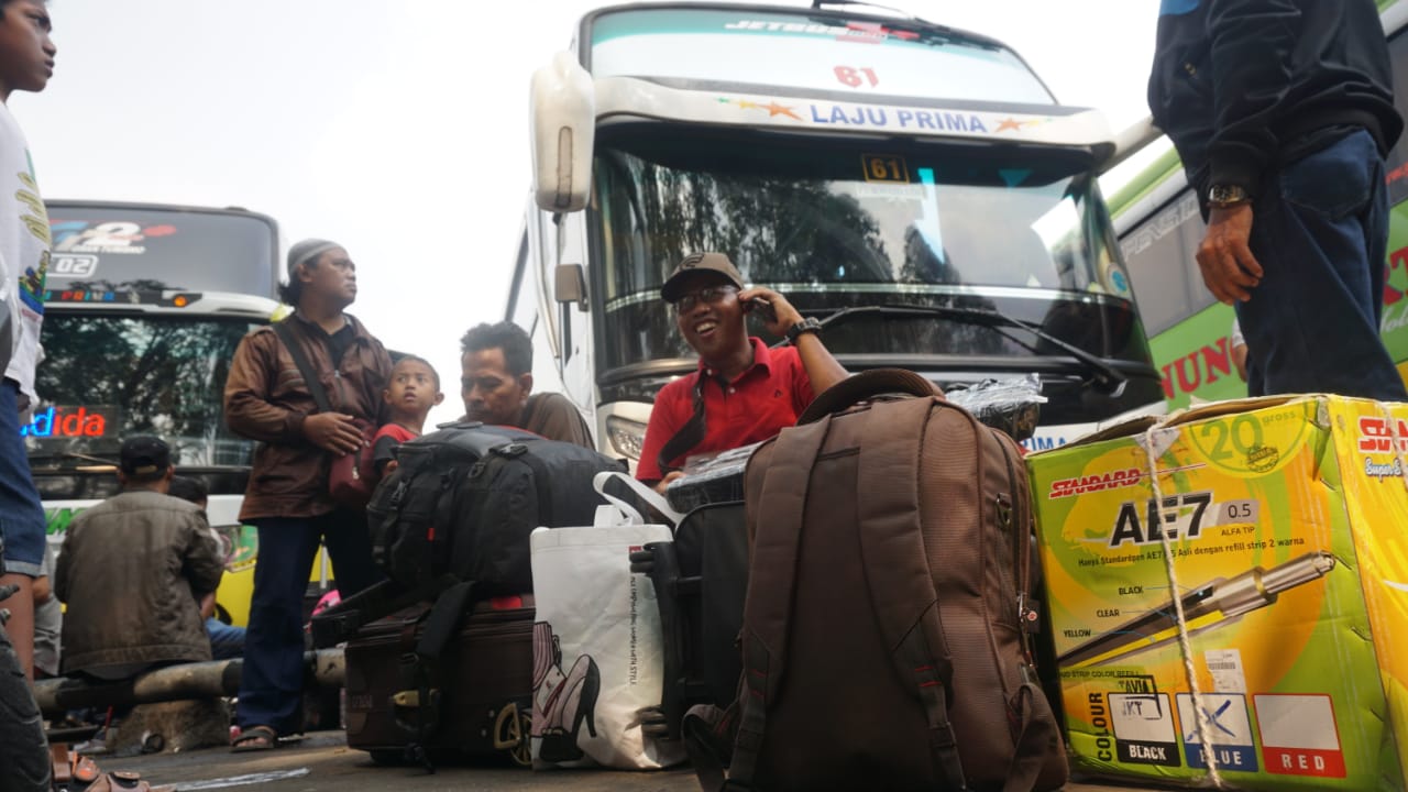 Tampak pemudik mulai memadati di Terminal Poris Plawad, Kota Tangerang.