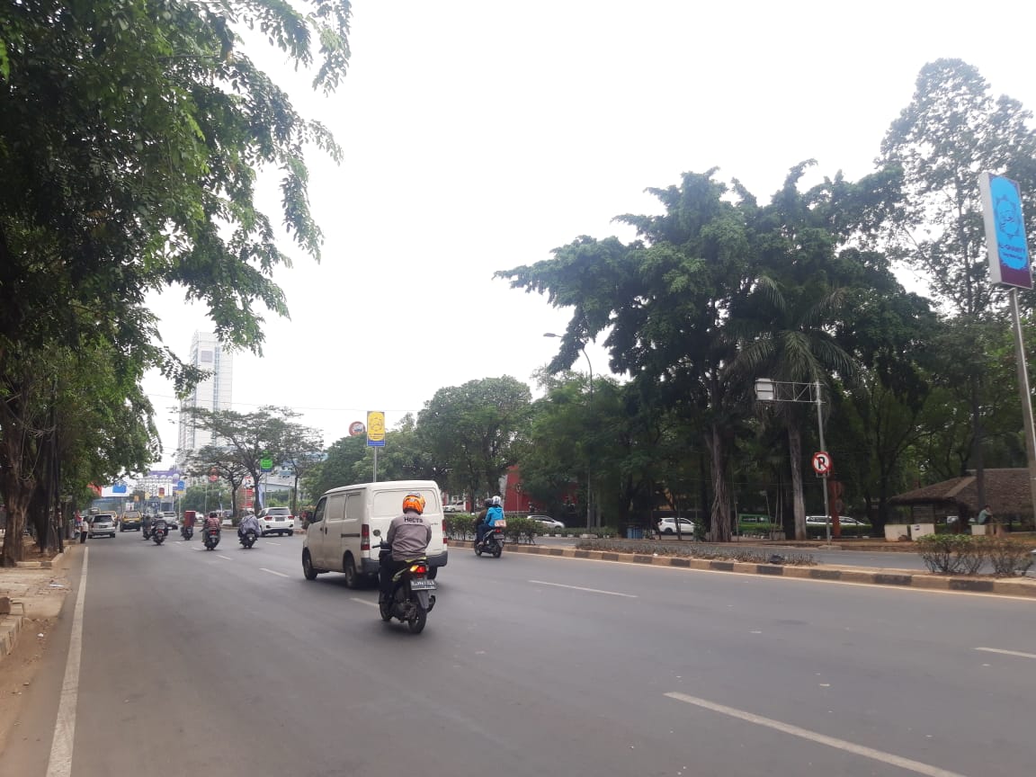 Kondisi di ruas jalan Kota Tangerang.